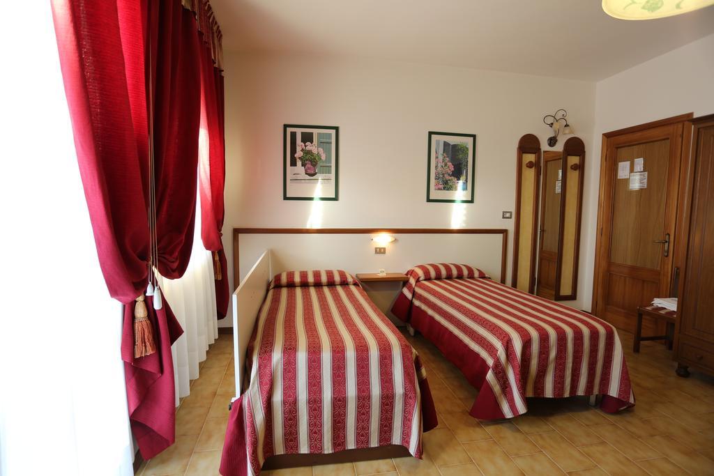 Hotel Vignola Assisi Exterior photo