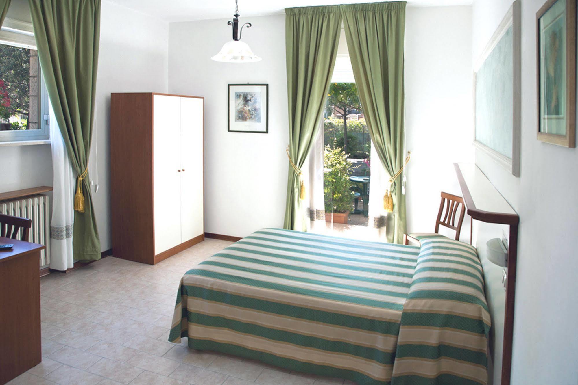 Hotel Vignola Assisi Exterior photo
