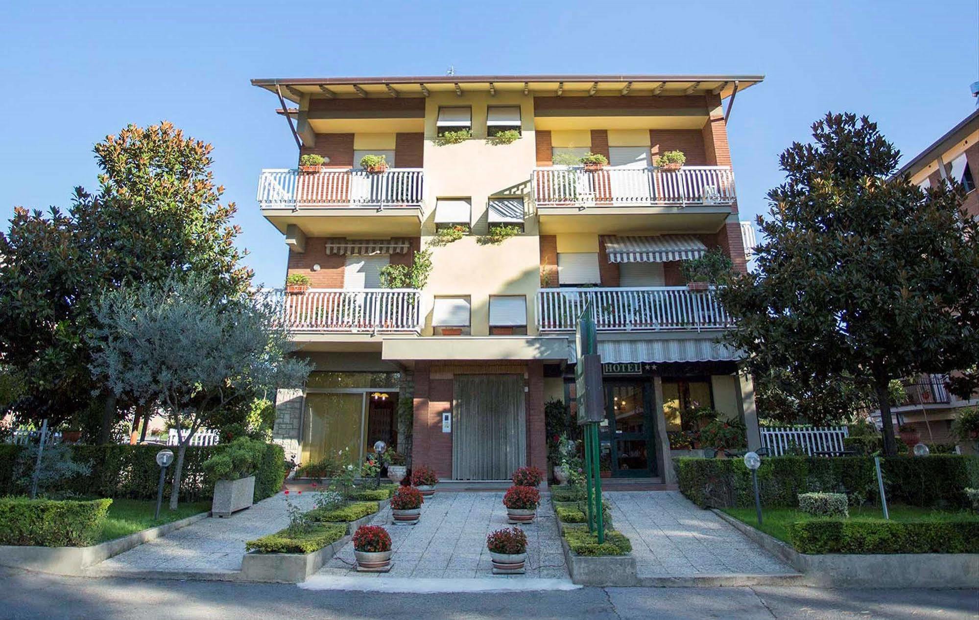Hotel Vignola Assisi Exterior photo