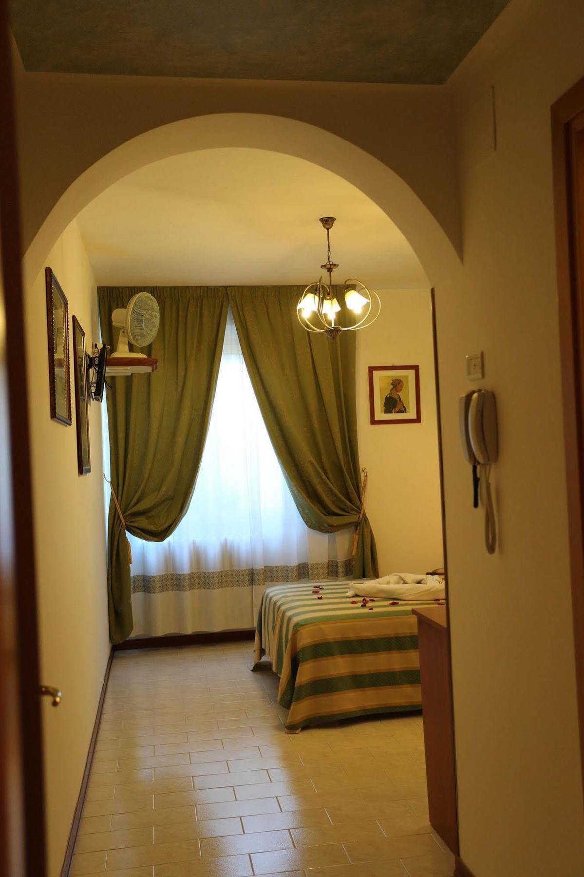 Hotel Vignola Assisi Exterior photo